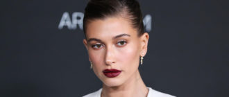 „Pelzmantel auf entblößtem Körper!“  Hailey Bieber ging mit Ehemann in einem provokativen Outfit zum Abendessen