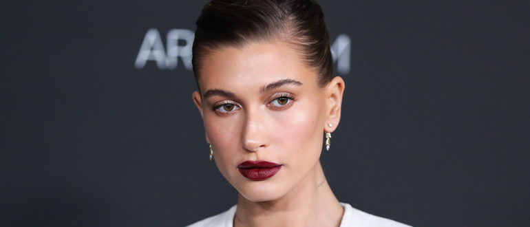 „Pelzmantel auf entblößtem Körper!“  Hailey Bieber ging mit Ehemann in einem provokativen Outfit zum Abendessen