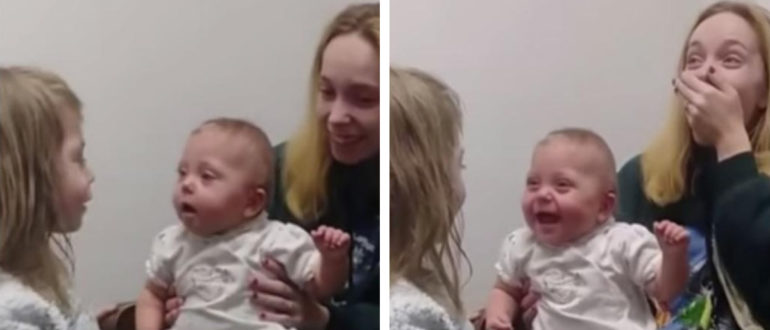 Das Baby bekam ein Hörgerät und hörte zum ersten Mal die Stimme ihrer Schwester