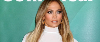 Jennifer Lopez teilte ein Bild in einem Kleid mit einem ziemlich freizügigen Schnitt