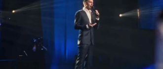 Mart Hoogkamer spielt Unchained Melody perfekt