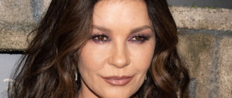 "Sie ist atemberaubend!"  Catherine Zeta-Jones in einem Kleid mit tiefem Ausschnitt machte die Menschen sprachlos