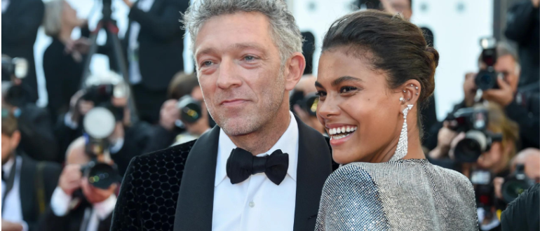 Vincent Cassels atemberaubende Frau im Urlaub
