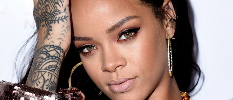 „Sie ist unerklärlich heiß!“  Rihanna in einem Spitzenoverall tanzte verführerisch