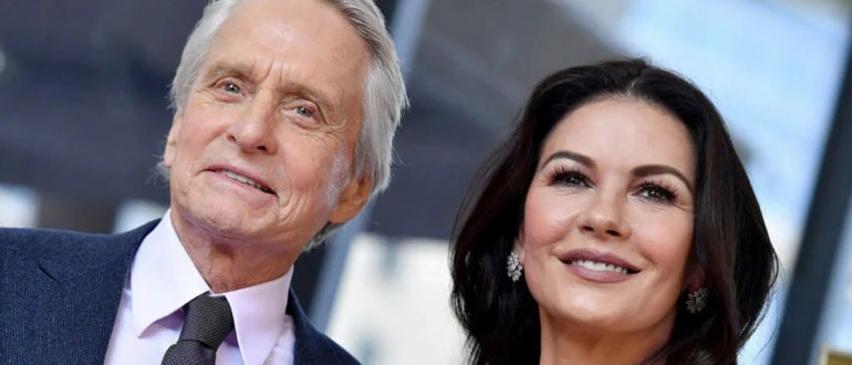 Catherine Zeta-Jones hat ein wunderschönes Video aufgenommen, während Michael Douglas und Kinder in einem Nachtclub ausgehen