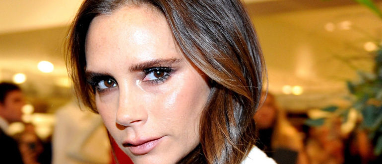 "Meine Muse!  Du siehst unglaublich aus.“ Victoria Beckhams Tochter in einem Kleid mit offenen Schultern berührte ihre Mutter