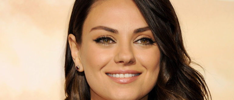„Abgenommen und gealtert!“  Mila Kunis in zerknitterten Overalls betonte schlaffe Brüste