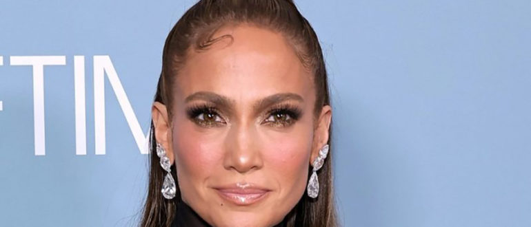 „Dafür ist sie zu alt!“  Das neue Kleid von Jennifer Lopez brachte die Presse dazu, sie zu kritisieren