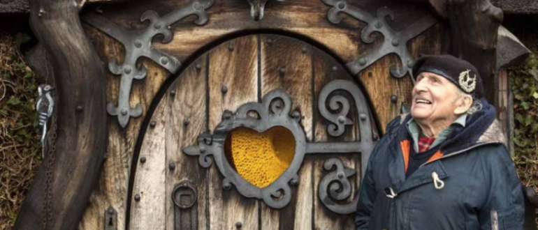„Was für ein Segen!“: Der 90-jährige Holzfäller hat sich ein gemütliches Hobbit-Haus gebaut