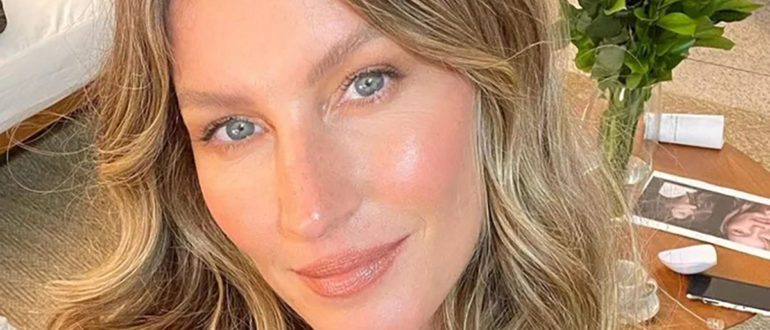 „Zeigt einen flachen Bauch!“  Gisele Bündchen in einem Micro-Top trat beim Karneval in Brasilien auf
