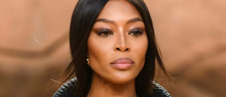 Lockige Puppe: Naomi Campbell teilte ein seltenes Foto mit ihrer einjährigen Tochter
