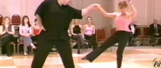 „Die beste Swing-Performance!“: Das Publikum lachte, als der Große auf die Bühne kam, um zu swingen