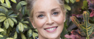 „Endlich habe ich es geschafft!  Nach Hollywood gegangen!“  Sharon Stone mit riesigen scharlachroten Lippen sorgte für Furore