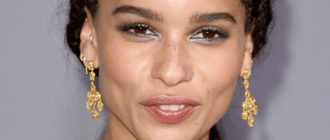 „Gewagte Minis und Strumpfhosen mit Latex-Glitter-Effekt!“  Zoe Kravitz sorgte in Frankreich für Furore