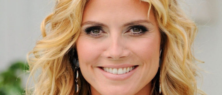 „Hallo zu den Followern gesagt!“  Heidi Klum spielte in dem Video aus der Spitze mit halb bedeckten Brüsten