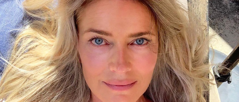 „Ich bin stolze Oma von fünf Enkelkindern!“  Das 57-jährige Supermodel reagierte auf die Kritik am Badeanzug-Foto