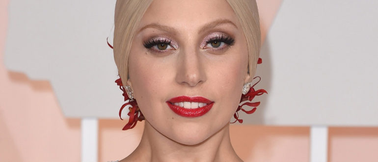 „In ihrem Repertoite!“  Lady Gaga ging in Hufen und Schlüpfer durch die Straßen