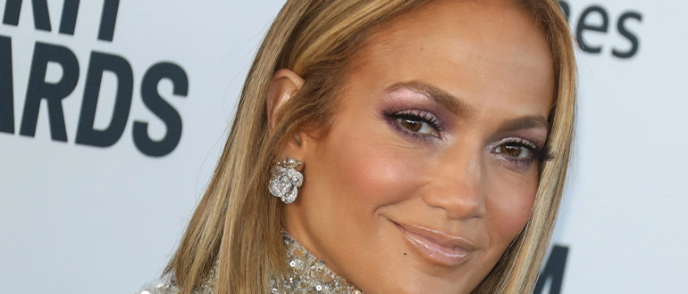 „Seltsames Gesicht und zu freizügiger Körper!“  Die halbnackte Jennifer Lopez verblüffte die Fans