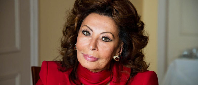 „Und wir schimpfen mit jungen Stars …“ Das Netz diskutierte die plakativen Bilder der 86-jährigen Sophia Loren