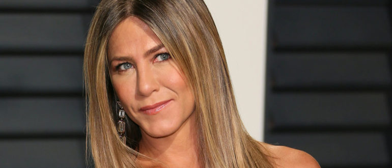 „Unser Mädchen ist perfekt!“  Aniston, 53, zeigte ihre atemberaubende Figur in Röhrenjeans