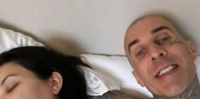 "Du hast mein Herz gestohlen!"  Ehemann Kourtney Kardashian zeigte zu Ehren ihres 44. Geburtstags ein intimes Foto im Bett