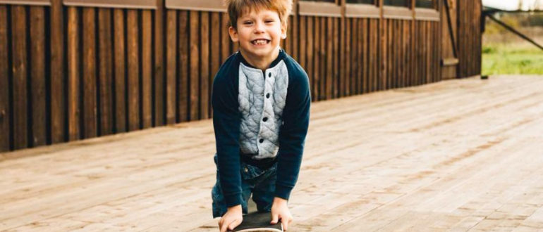 „Dieser Junge wird dich inspirieren.“  10-jähriger Skateboarder ohne Beine, der das Unmögliche schafft