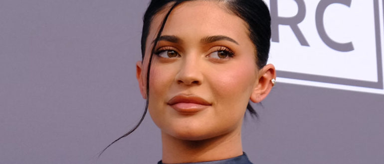 „In einem „unsichtbaren“ Badeanzug angestarrt!“  Kylie Jenner am Pool sorgte für Furore