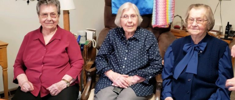 „Mit Vertrauen fängt alles an“: Frau feiert 100. Geburtstag mit Schwestern (102 und 104 Jahre alt)