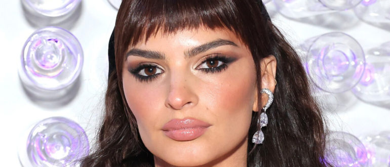 „Unwirkliche Taille!“  Die 31-jährige Emily Ratajkowski kam in einem Kleid mit extremem Ausschnitt heraus